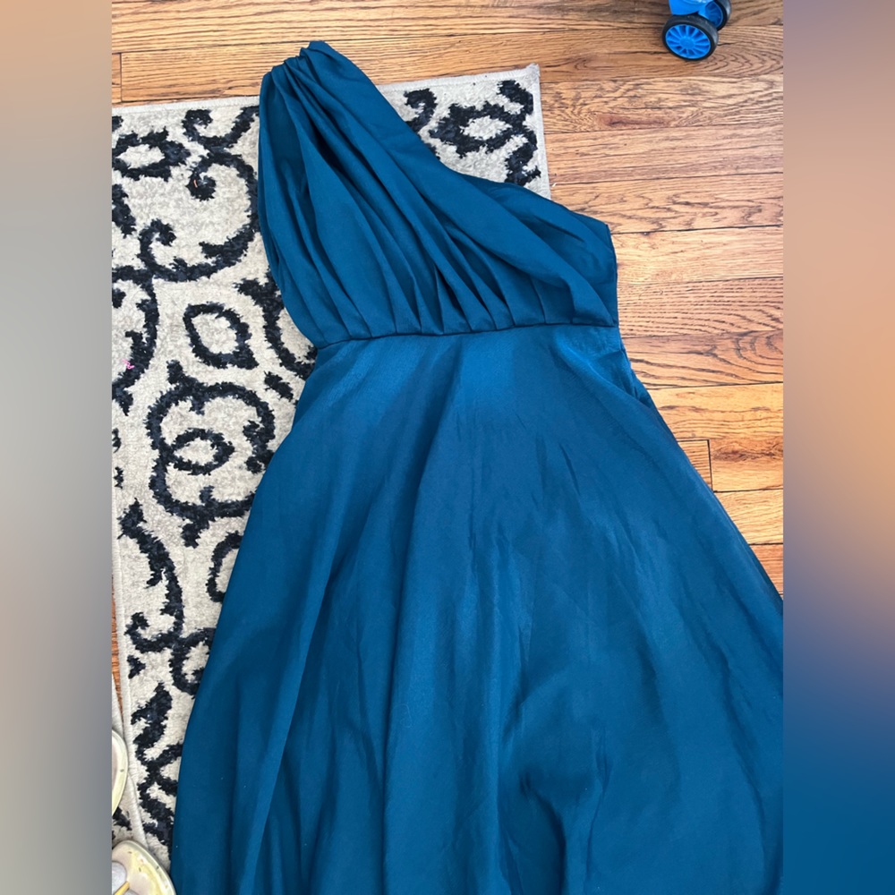 Gown - Picture 4 of 5